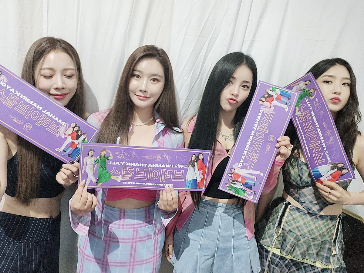 BraveGirls's tweet photo. [📷]

필리핀의 밤을 뜨겁게 달군 브레이브걸스의 무대, 브레이브걸스를 더 행복하게 만든 피어레스💕
오늘 즐거운 무대 할 수 있도록 응원해 준 피어레스, 특히 필리핀 피어레스 여러분 정말 고맙습니다🥰

#브레이브걸스 #BraveGirls https://t.co/sHSxmzMzjG