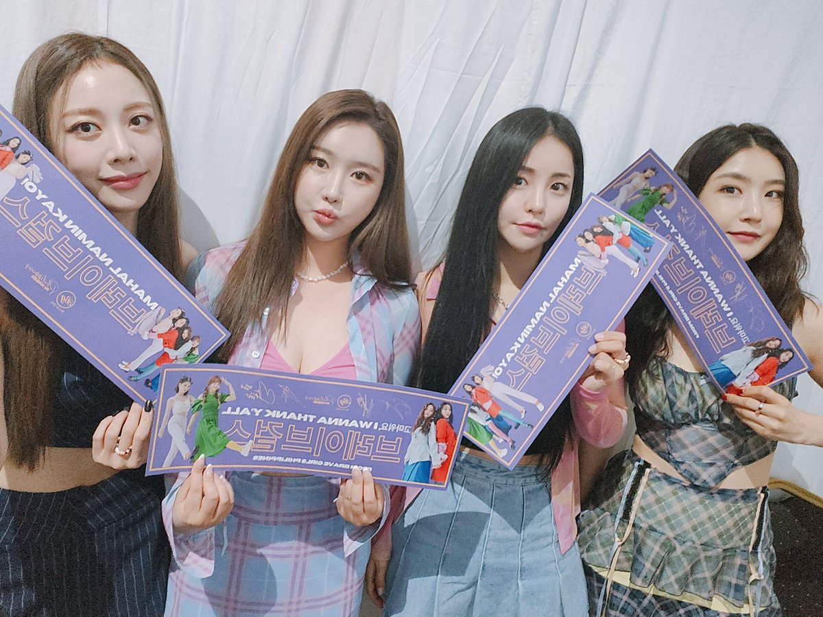 BraveGirls's tweet photo. [📷]

필리핀의 밤을 뜨겁게 달군 브레이브걸스의 무대, 브레이브걸스를 더 행복하게 만든 피어레스💕
오늘 즐거운 무대 할 수 있도록 응원해 준 피어레스, 특히 필리핀 피어레스 여러분 정말 고맙습니다🥰

#브레이브걸스 #BraveGirls https://t.co/sHSxmzMzjG
