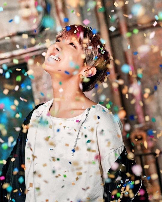 hanbananzz's tweet photo. Hobi - 1989, the whole era was absolute perfection. Hobi is absolutely perfection (and a perfectionist). https://t.co/5KEyjJaSfE