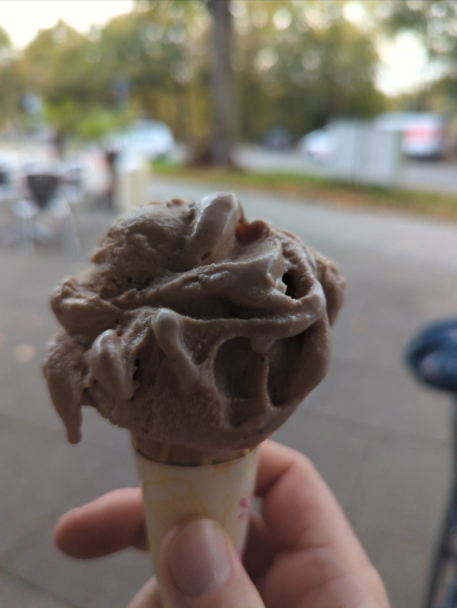 volkermampft's tweet photo. Für mehr als Eis Content #eatice (@ Eiscafe Höft in Hamburg) https://t.co/eINMK51CZi https://t.co/OGO3RWuMAh