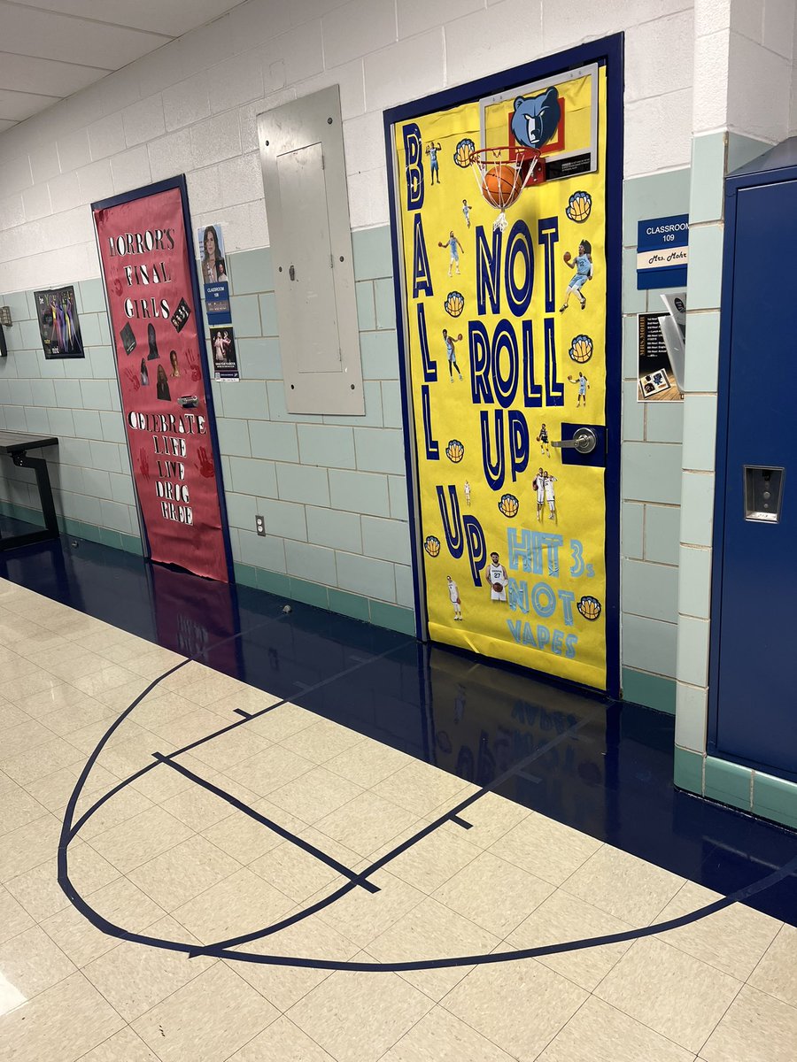 readandwrite3's tweet photo. @memgrizz Red Ribbon Week door contest entry at school https://t.co/iZbEvxnvpl