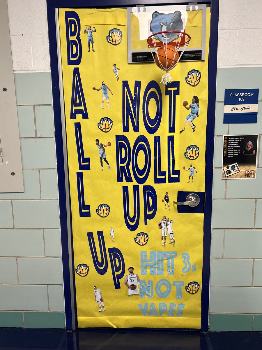 readandwrite3's tweet photo. @memgrizz Red Ribbon Week door contest entry at school https://t.co/iZbEvxnvpl