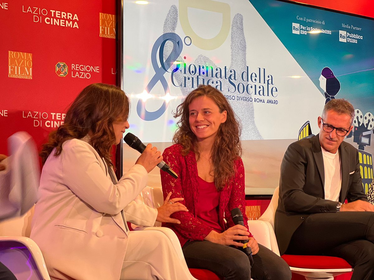 vaticannews_it's tweet photo. #cinema Alice Tomassini e Pierluigi Di Lallo premiati con il Sorriso Diverso Roma Award 2022 rispettivamente per il Miglior Film su tematiche straniere e il Miglior Film italiano #laziofilmcommission 
@RomaFilmFest 
@Festival_tsn 
@AliTomassini 
@Tenderstories
@paoloruffini2 https://t.co/bqL2UpEWmL