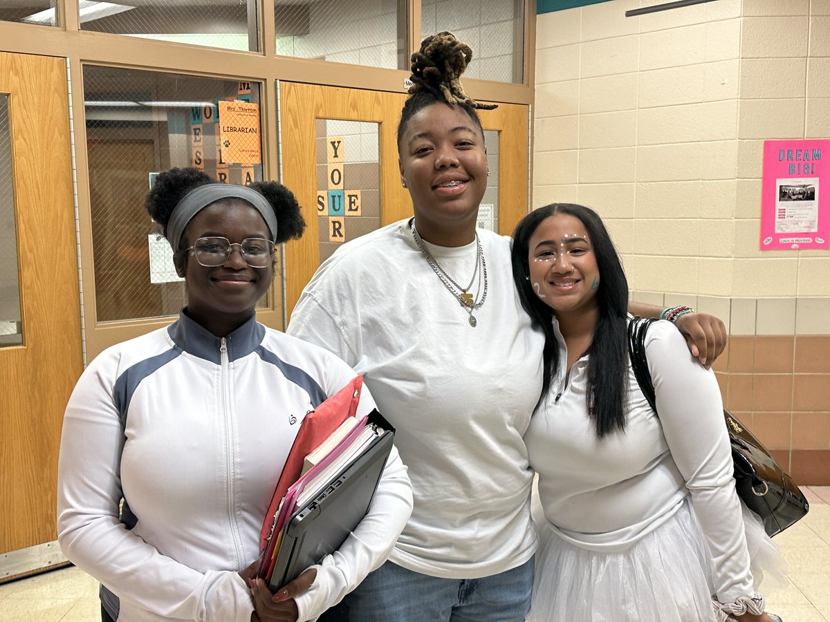 Westlake_HS's tweet photo. More Homecoming Spirit week photos!  It's been a great week!  Don't forget to check out the tailgate and football game tonight, starting at 4:30! https://t.co/yt6LbOcUtS