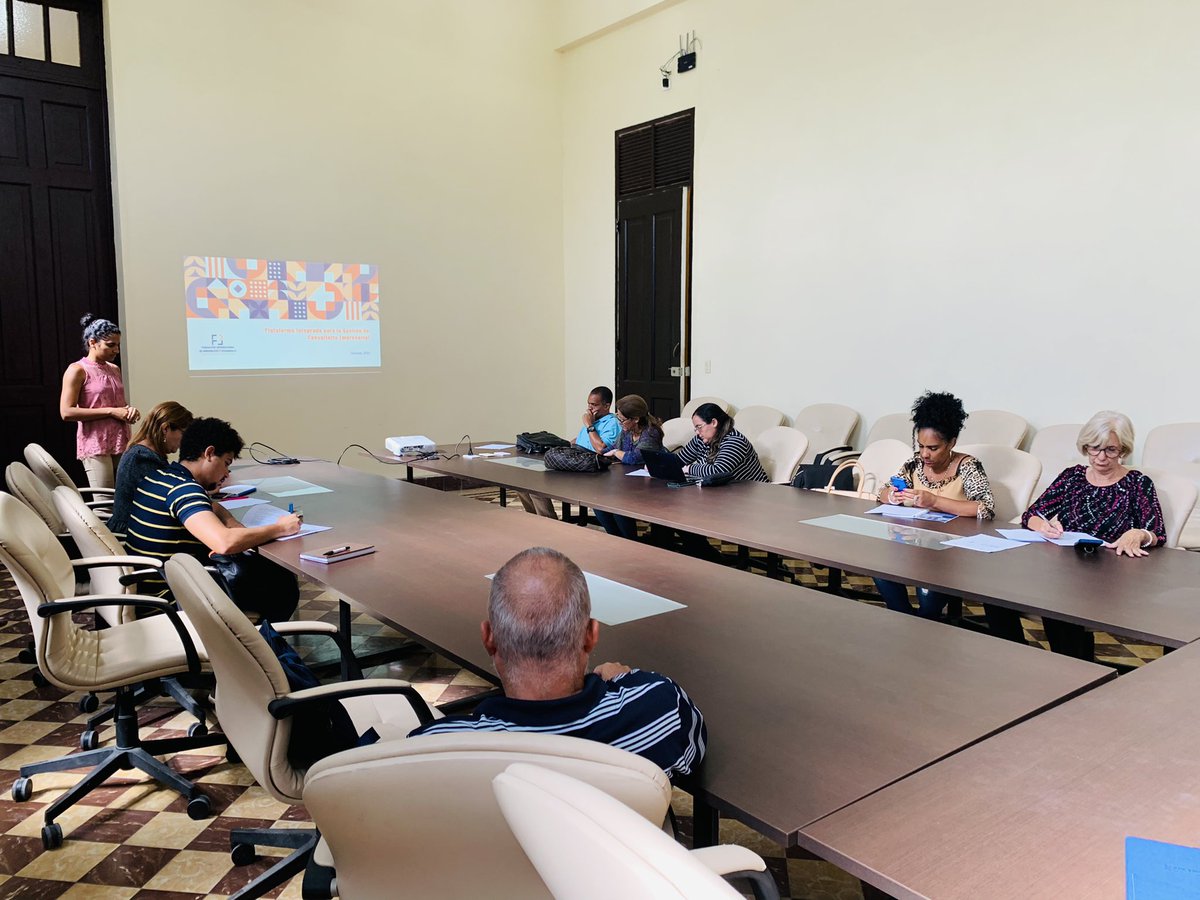 FundacionUH's tweet photo. #Ahora Taller de Entrenamiento con Facultades y Centros de la @UdeLaHabana,para diseñar de conjunto con #EquipoFundación una Plataforma Integrada para la Gestión de Consultoría Empresarial, como herramienta innovadora que promueve la alianza entre academia y sector productivo🇨🇺 https://t.co/UzX1CtMYmq