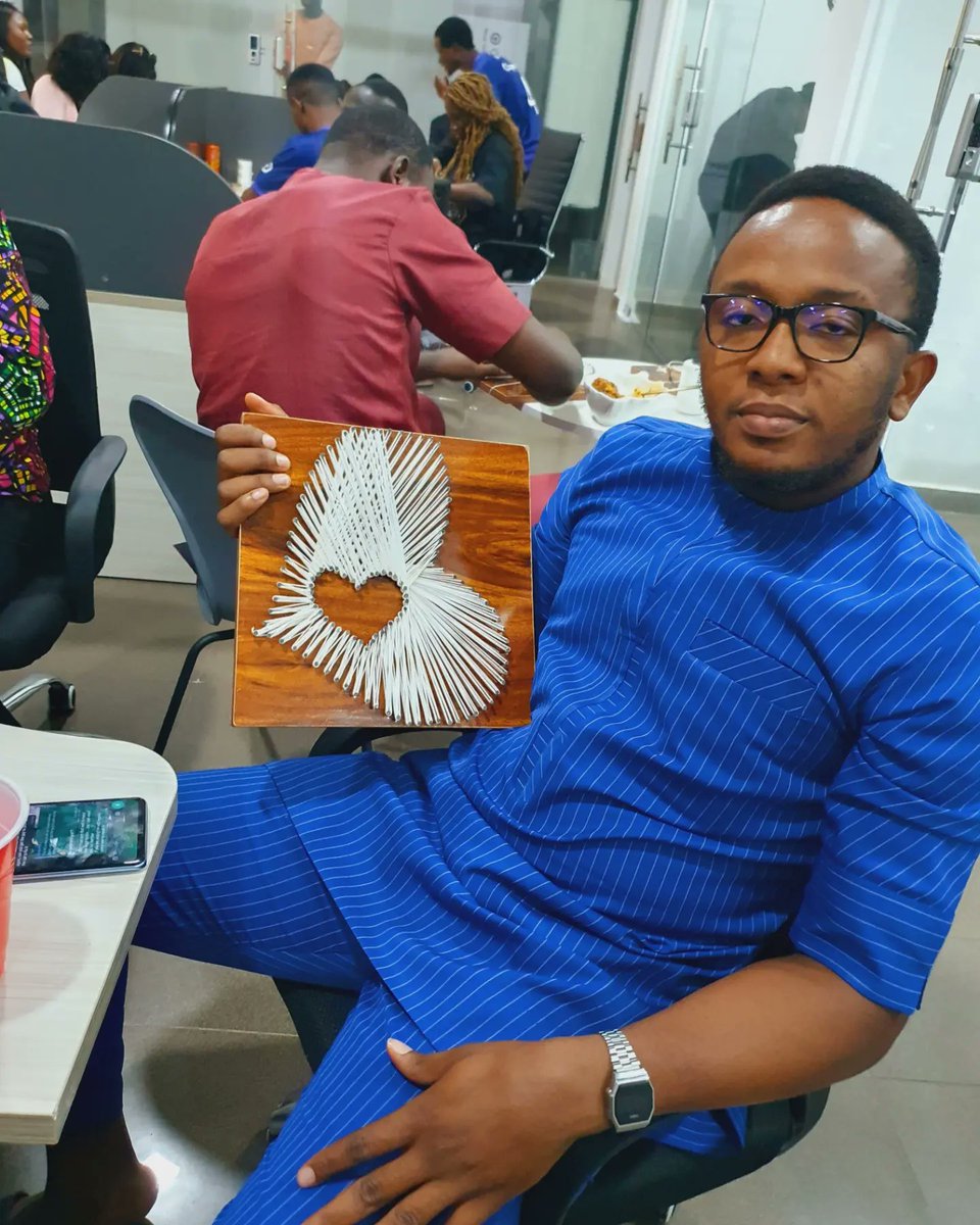 Amie_Brownie's tweet photo. The other day at @chippercash customer service week, we are available to spice up your events and ofcourse you'll feel like a Da vinci๐ by the end of te day. Kindly help me retweet #Artandcraft #choiceart https://t.co/Jhgz0CYX4y
