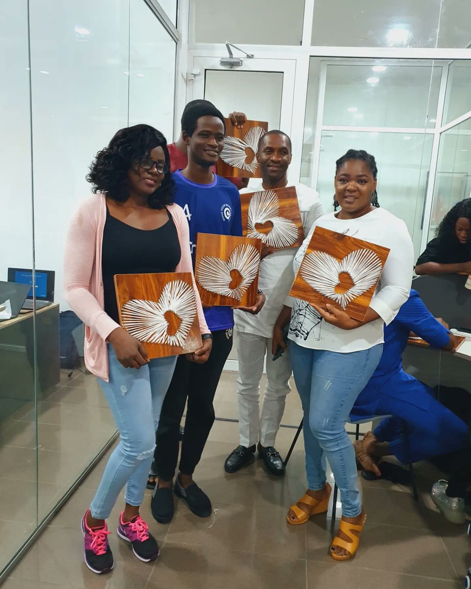 Amie_Brownie's tweet photo. The other day at @chippercash customer service week, we are available to spice up your events and ofcourse you'll feel like a Da vinci๐ by the end of te day. Kindly help me retweet #Artandcraft #choiceart https://t.co/Jhgz0CYX4y