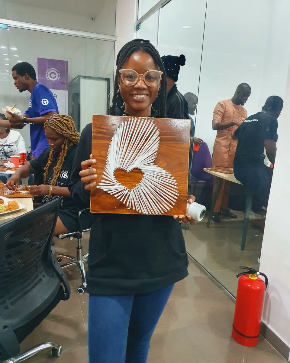 Amie_Brownie's tweet photo. The other day at @chippercash customer service week, we are available to spice up your events and ofcourse you'll feel like a Da vinci๐ by the end of te day. Kindly help me retweet #Artandcraft #choiceart https://t.co/Jhgz0CYX4y