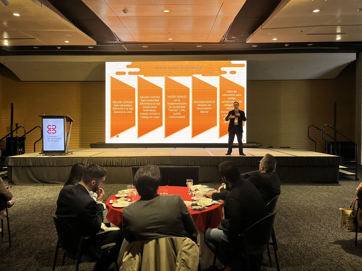 Empresario #ClusterSoftware <a href="/TechandLawCo/">Tech & Law Colombia</a> presentando la conferencia Como Gestionar los Riesgos Jurídicos, laborales y tecnológicos en estos tiempos en la jornada de gestión integral de proveedores <a href="/camaracomerbog/">Cámara de Comercio de Bogotá</a>