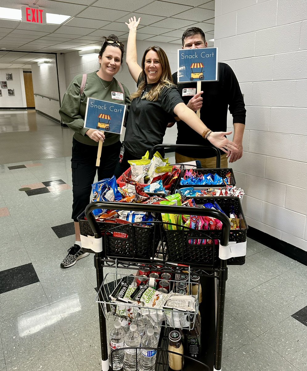 dawnthill86's tweet photo. Heritage PTO is the best!  Thank you for our Friday treat 🍬  @HeritageECS #HECSMagic https://t.co/NYPEsFn0m6