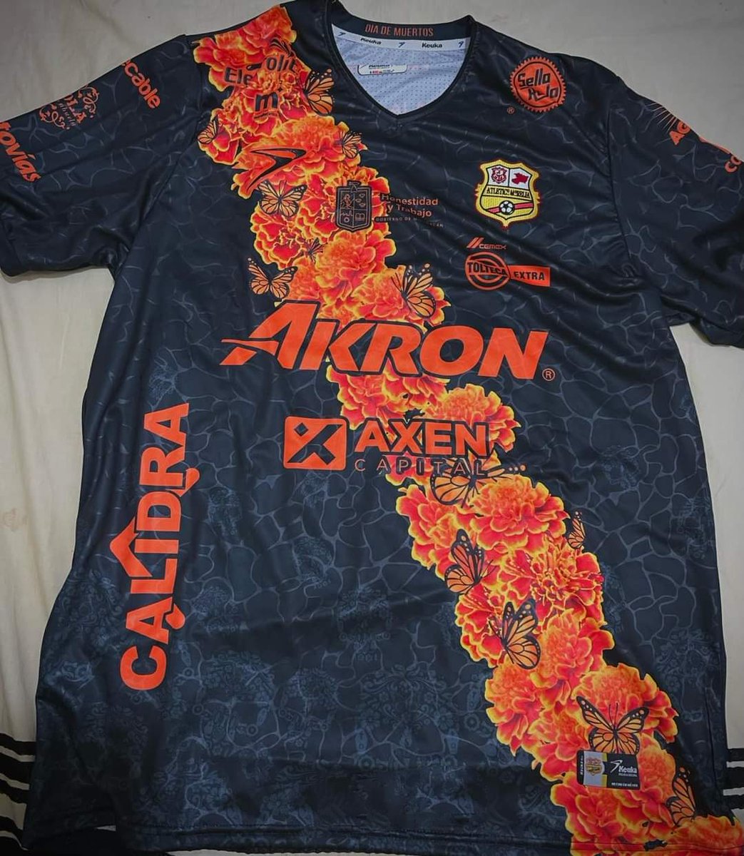 Keuka on Twitter "RT TRojiamarilla Morelianos hacieron fila en las