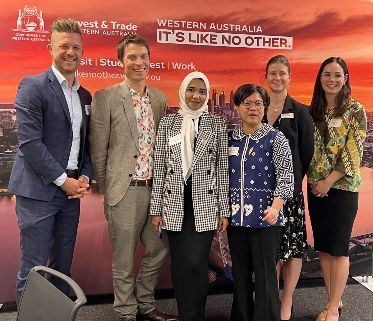 RobbieGaspar23's tweet photo. A pleasure to speak this morning at @AIYEP2022 40th-anniversary celebrations alongside such a fantastic group. Terima kasih kepada, #ValueLearning, for the opportunity &amp; to @DFATinWA for hosting the event. https://t.co/m0C6Mx5oNV