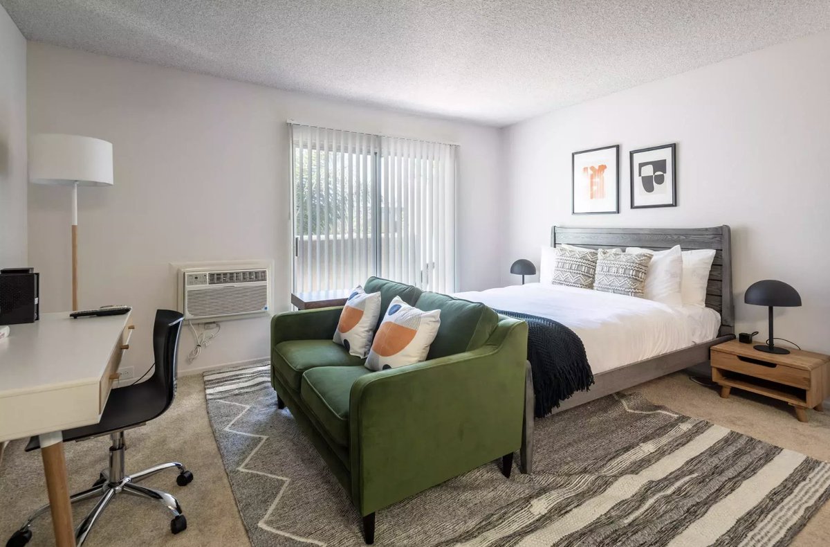 Zeus Living tweet media