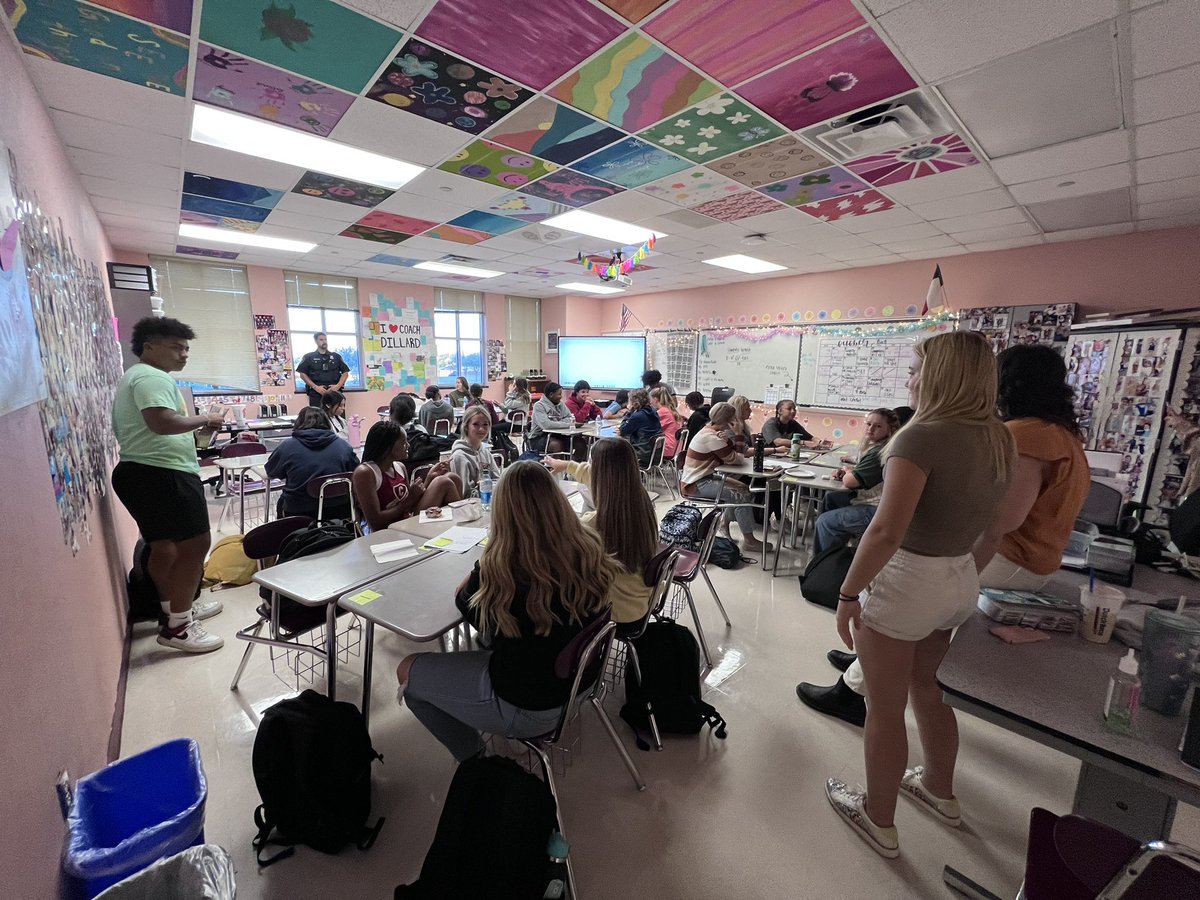 32!! 👏🏼 32 people showed up to FCA this morning to hear the good news of Jesus! What a great kickoff to our ‘22-‘23 year! So proud of these kids and their hearts! See y’all next Friday at 8 AM in room N208! #FCA #LoveGodLoveOthers 🙌🏼🤍