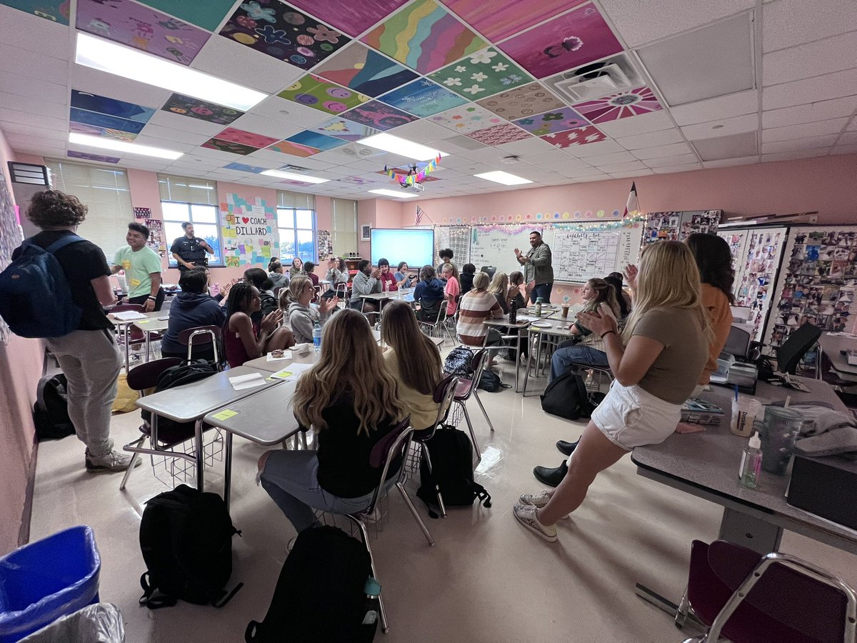 32!! 👏🏼 32 people showed up to FCA this morning to hear the good news of Jesus! What a great kickoff to our ‘22-‘23 year! So proud of these kids and their hearts! See y’all next Friday at 8 AM in room N208! #FCA #LoveGodLoveOthers 🙌🏼🤍