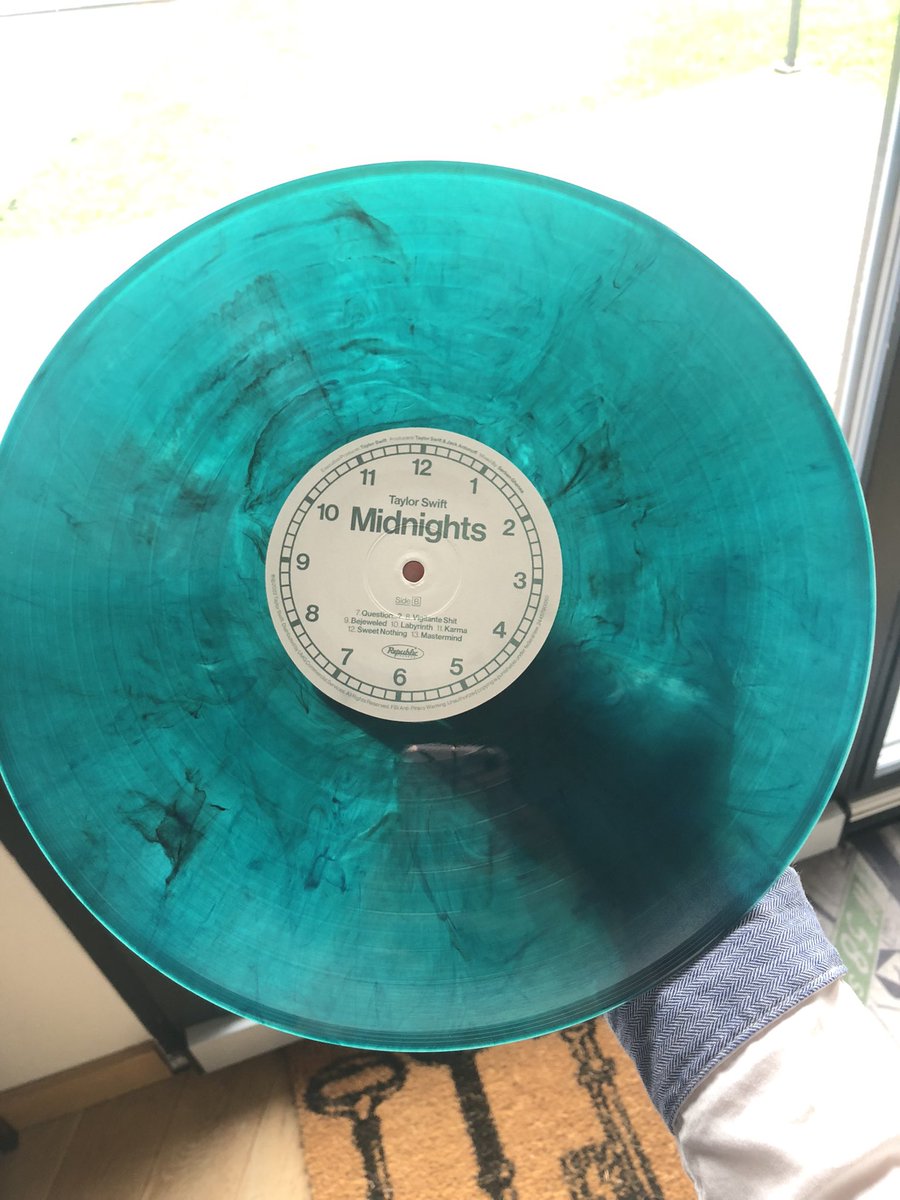 ElsaMillsHope's tweet photo. IT’S HERE OMG 😭❤️!! #MidnightsTaylorSwift #Midnights #TSmidnight https://t.co/ttqTdsA2w9