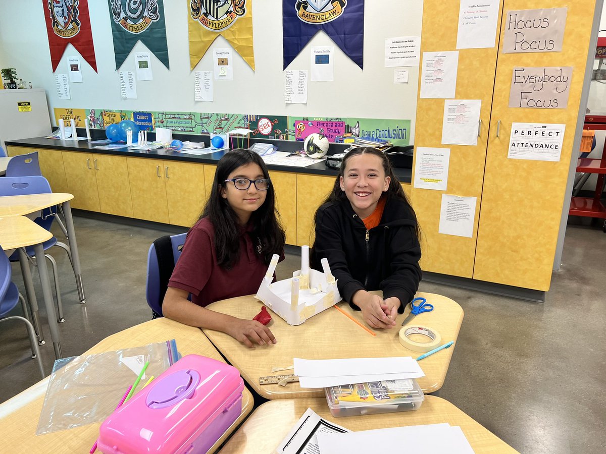 HessFrizzle's tweet photo. Reyes World Tour-Students building STEM concert stages 🤘🤘@ReyesElementary @JessMCarrillo @MsShiromain2nd https://t.co/vMP2xrmytC