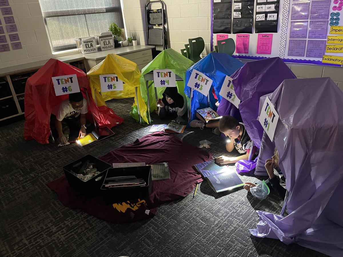 MrsHalesClass's tweet photo. Flashlight Fun Friday is in full swing with the #HaleHerd. We are reading under the stars, writing fall animal poetry, and finding parts of speech in fall articles. #AllIn157c #WeAreChelsea https://t.co/nEF3rCefkQ