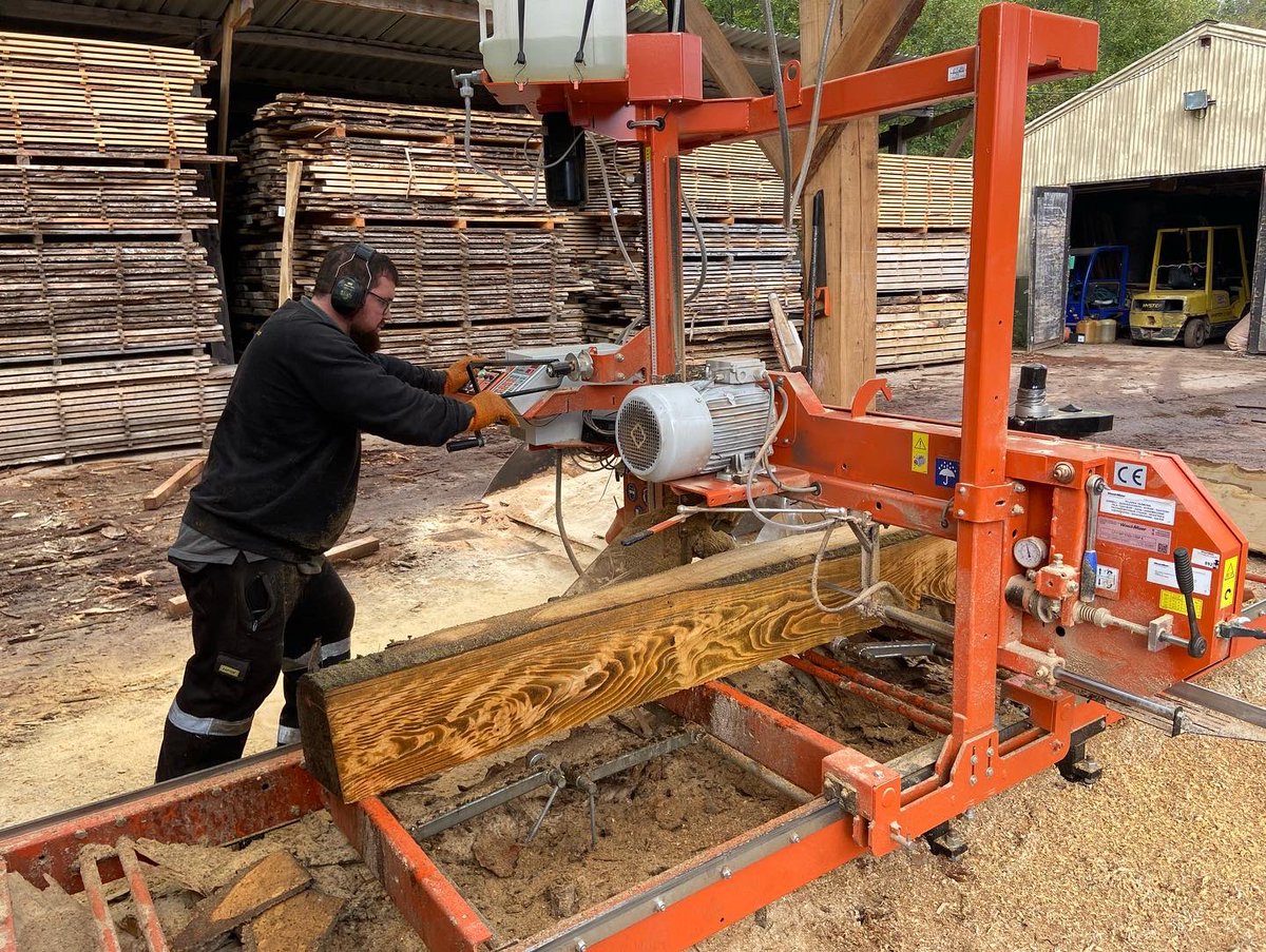 WenTimberCentre's tweet photo. Mike has been milling some interesting logs this week, with some gorgeous grain. These Yew and Cherry boards are going to be beautiful looking boards when they are dry. Watch this space π π³π#sawmill #woodmizersawmill #yew #cherry #beautifulgrain #localtimber #sustainabletimber https://t.co/07BIBNdGIv