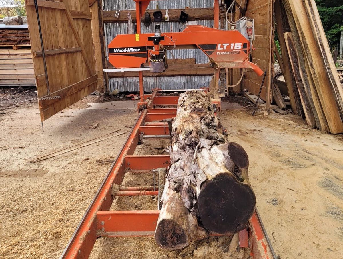 WenTimberCentre's tweet photo. Mike has been milling some interesting logs this week, with some gorgeous grain. These Yew and Cherry boards are going to be beautiful looking boards when they are dry. Watch this space π π³π#sawmill #woodmizersawmill #yew #cherry #beautifulgrain #localtimber #sustainabletimber https://t.co/07BIBNdGIv