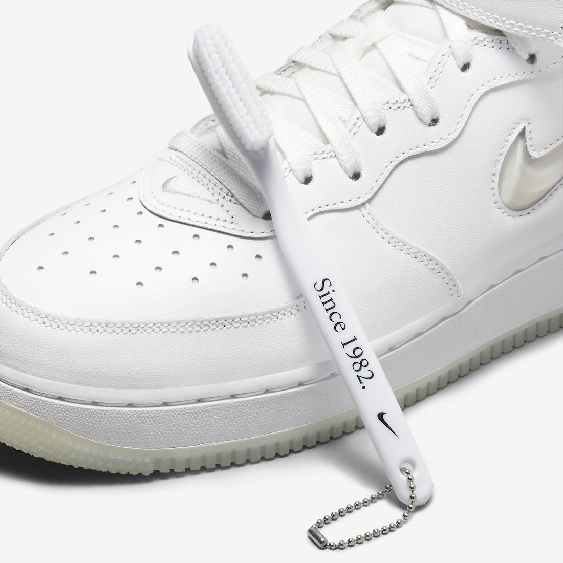 SBDetroit's tweet photo. Nike Air Force 1 Mid Jewel Surfaces in "Summit White"  https://t.co/B4RCxxE4QJ https://t.co/hkYnXD9t6u