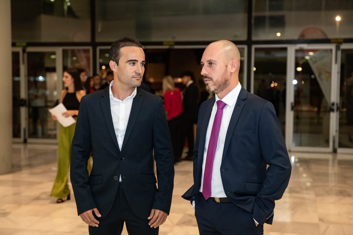 fgluque's tweet image. Charlando con @FJLinares6, galardonado en la categoría Deporte en los XVIII Premios Poniente de @lavozdealmeria. Un merecido reconocimiento al futbolista natural de La Mojonera, ejemplo de implicación y profesionalidad.