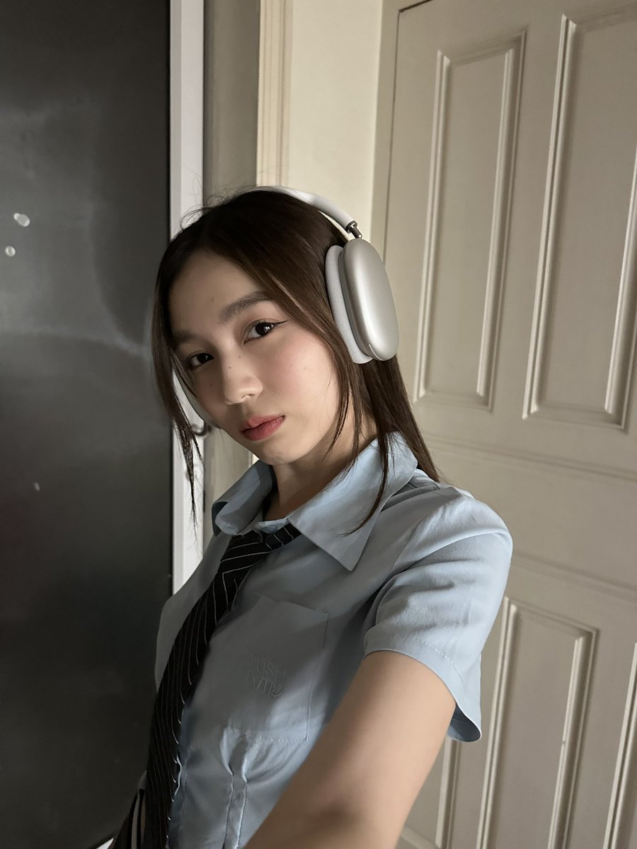 loverrukk's tweet photo. See you 00:00😮 https://t.co/Zqu9KUqaSs