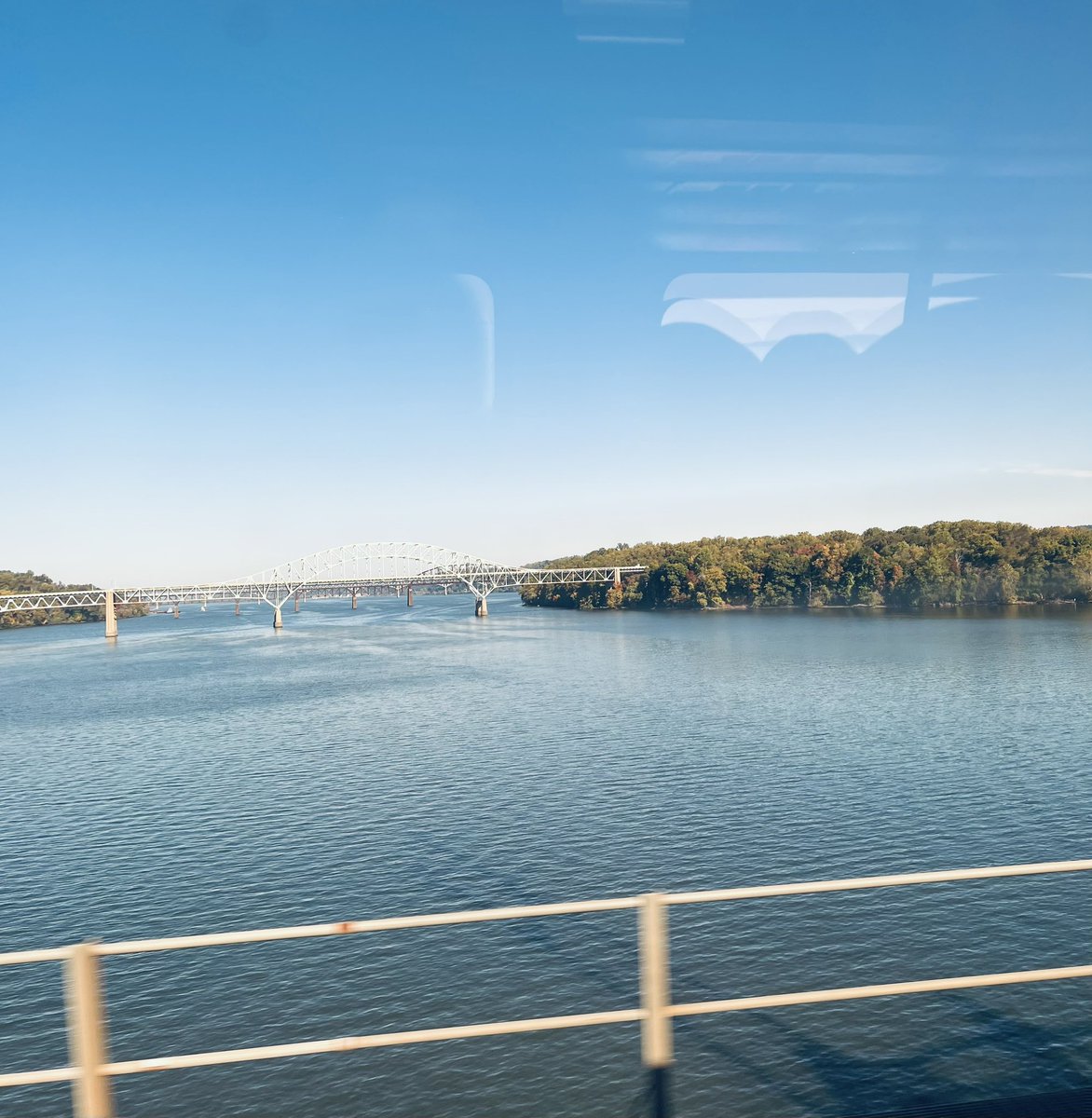 afallacy's tweet photo. DC to NYC views 🚂😍👀 https://t.co/UiuAqoi1R8