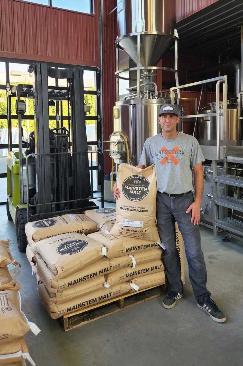 MainstemMalt's tweet photo. Big thanks to #brewer Nate Sherrod @crossbuckbrewing for the continued support ππ
On tap #madewithmainstem offerings at this old #trainstation turned brewery/steakhouse: Paddock Road #Hefeweizen, Farm to Freezer Pale, and NoPac #IPA.
#craftbeer #craftmalt #conservation https://t.co/ypM0VDxZwv