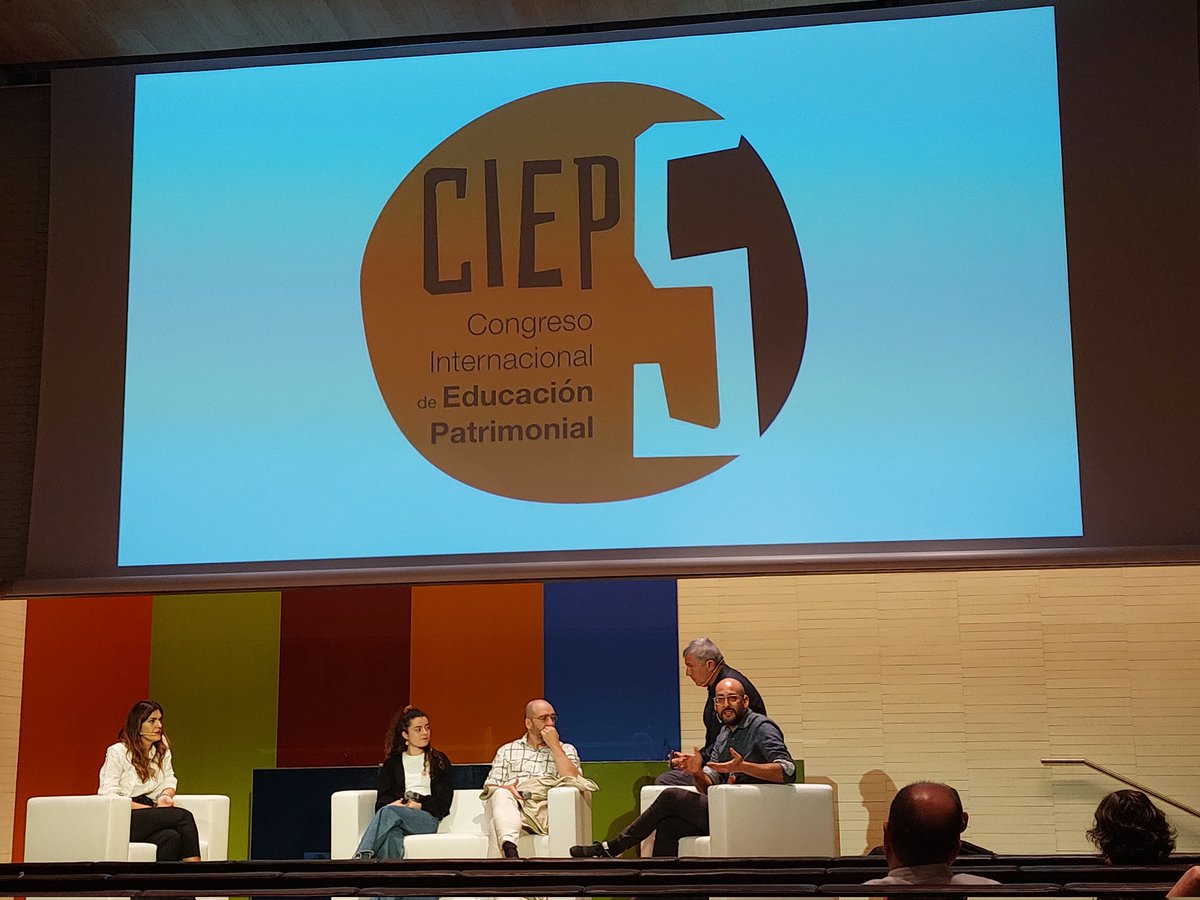 #ConversacionesEnTresillo #CIEP5 Acercar la institución y los recursos para que pasen cosas. (Angel Portoles @angelportoles) #vuelvenlosabrazos #EdPatrimonial #ComunidadesCIEP #OEPE #Madrid #CentroElAguila #UVA #UPV