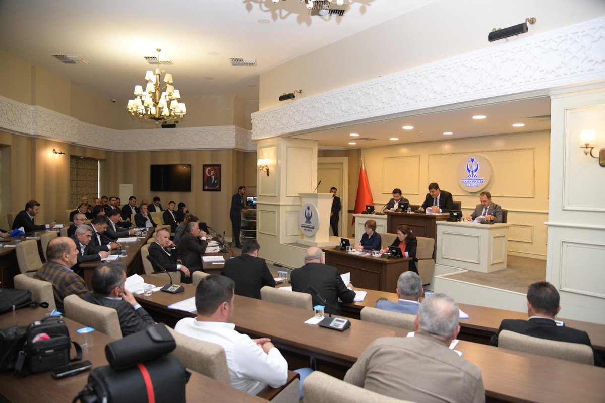 Kahramankazan Belediyesi Kasım Ayı Bütçe görüşmeleri son oturum toplantımızı gerçekleştirdik. Belediyemizin 2023 bütçesi 4️⃣3️⃣5️⃣ Milyon TL olarak oy birliğiyle kabul edildi. 
Tüm meclis üyelerimize, bütçenin hazırlanmasına emek veren tüm bürokrat arkadaşlarıma teşekkür ediyorum.