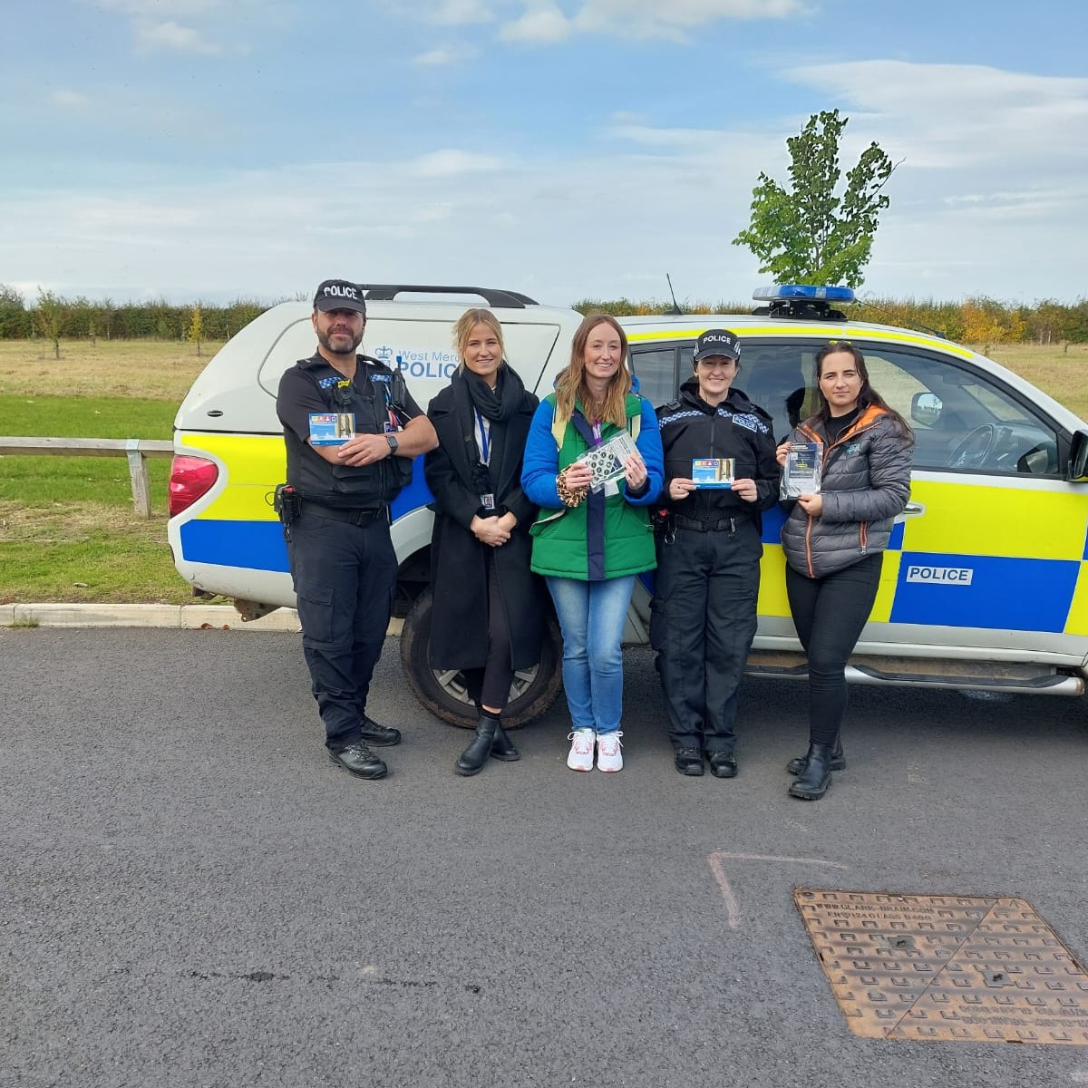PlatformHousing's tweet photo. The first week of Communities Connected has been a big success, with lots of events including: 

🌱 Gardening 
🖌️ Fence painting 
🤝 Community surgeries
💼 Job clubs

Find out what’s going on in your area and get involved: https://t.co/tXvx8jTYyO 

#platformconnected https://t.co/jqOIWbrVgU