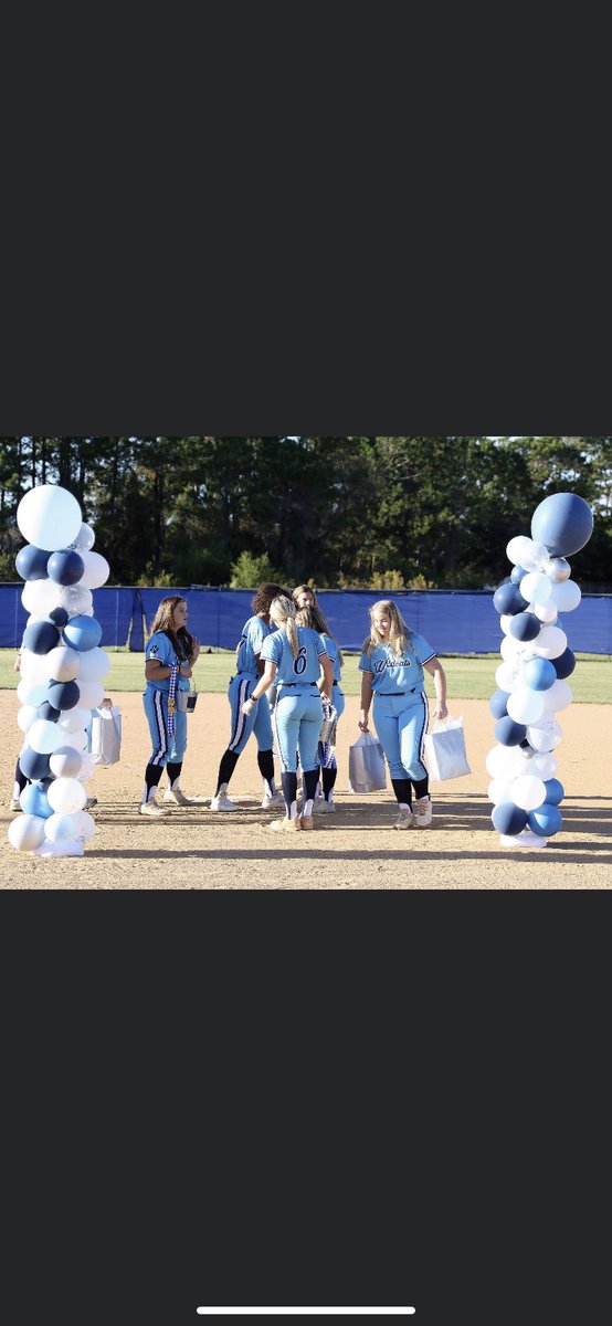 KhrystaJordan's tweet photo. Such a fun season with my seniors!! 
#Classof2023 https://t.co/mdJxnHExdu