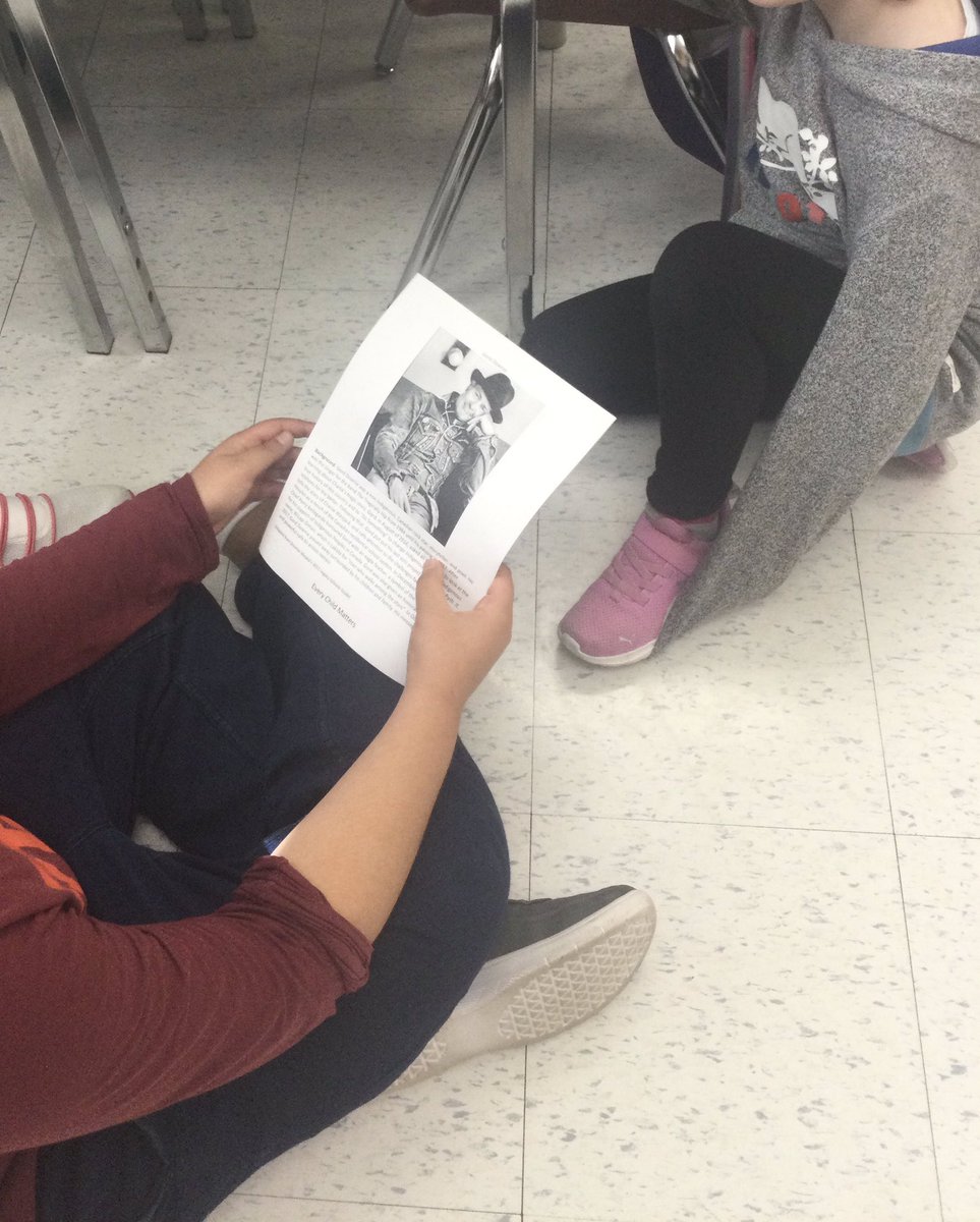 Hilton_MRK's tweet photo. Today the Grade 5/6’s were amazing leaders in teaching their Grade 1/2 buddies more about the lives and legacies of Chanie Wenjack and Gord Downie. @downiewenjack @tmdenomme @gorddownie #secretpathweek #dosomething https://t.co/d4IF0e6AJY
