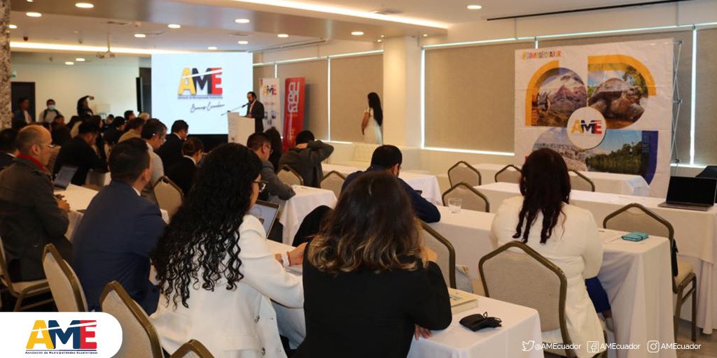 En presencia de alcaldes/as y autoridades nacionales, inicia el foro:

💡 Luces y Sombras de la Descentralización en el #Ecuador

✅<a href="/pedropalaciosu/">Pedro Palacios U.</a>, alcalde de <a href="/MunicipioCuenca/">Municipio Cuenca</a>, resaltó la importancia del evento en el marco del modelo de Estado, Gobernabilidad y Desarrollo Local.