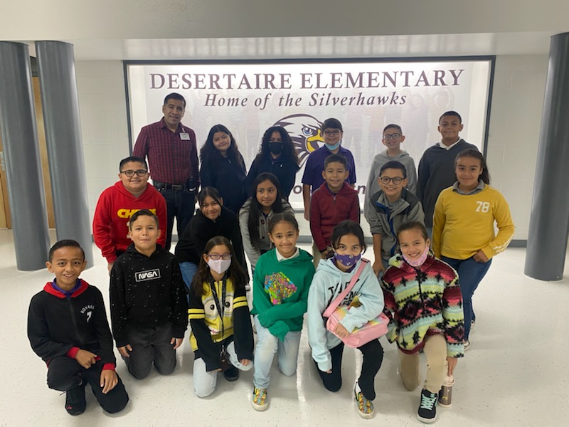 DesertaireESLib's tweet image. @desertaire_yisd getting ready to go to the First Mini Conference 4 Kids at the College of Engineering!
#morethanrobots #FirstRobotics #PickEngineering