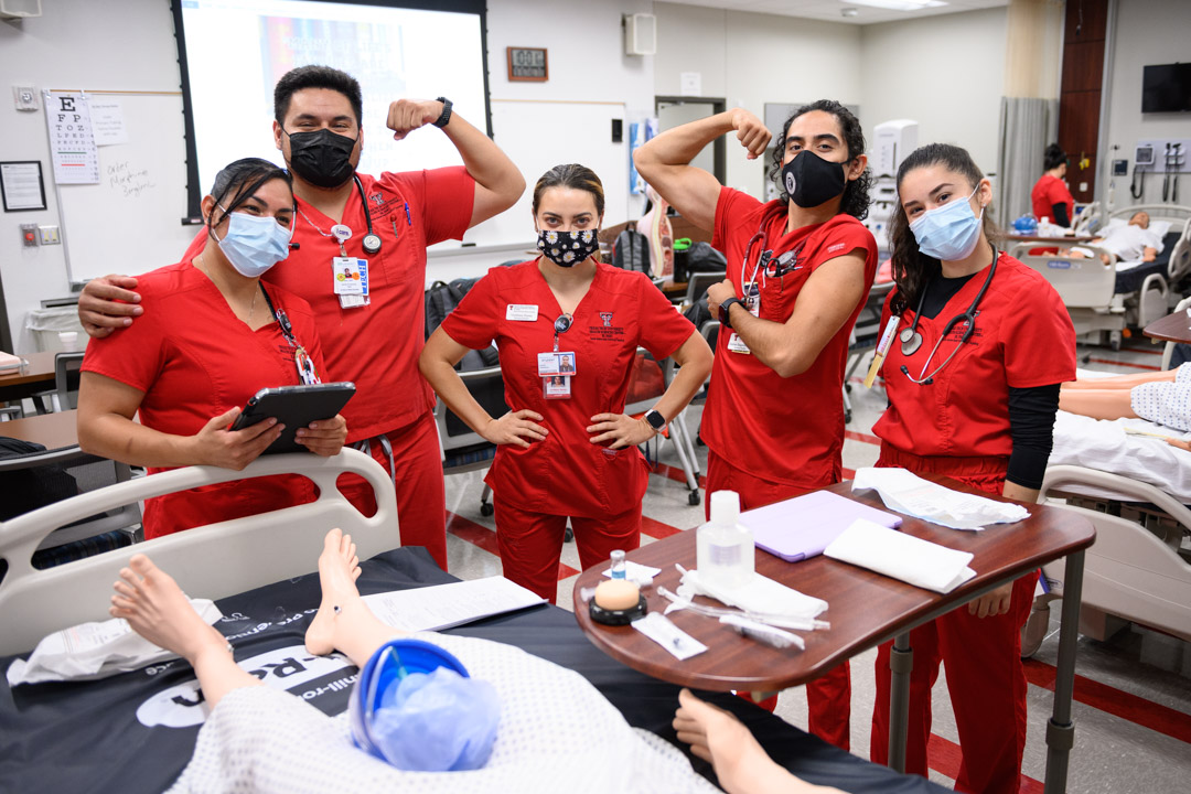 TTHealthElPaso's tweet photo. Here's a different take on "Guns Up," brought to you by the HSON students! #TGIF #CoolFlex 💪
#TTogetherForElPaso #ElPasoTexas #EPTX #ElPaso https://t.co/mpeDwenRka
