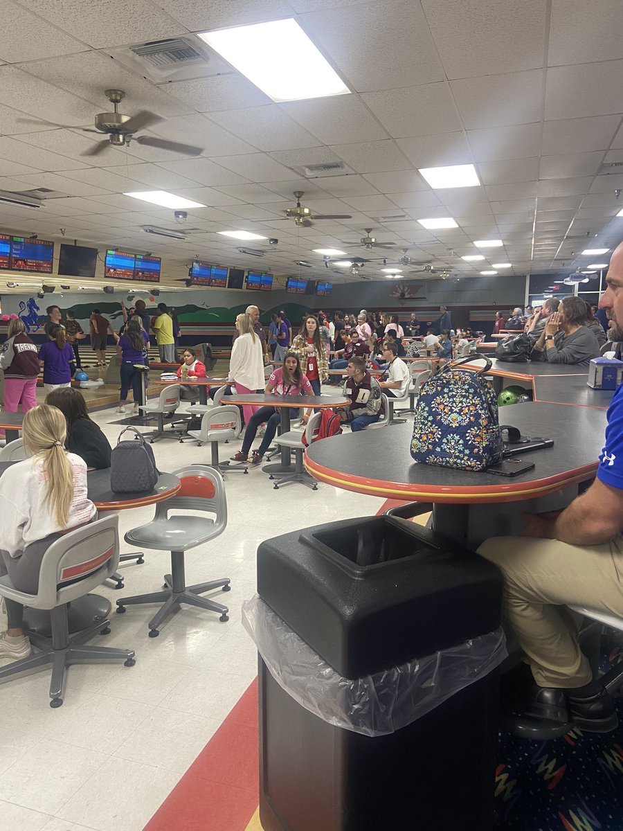 ses_APsherrill's tweet image. It’s a packed house for our High School STAR Bowling Competition! 🎳 #ThisIsWhy #intentionalinclusion @CISDSpecialEdu1 @lindslottcisd @FoxCISDATLID