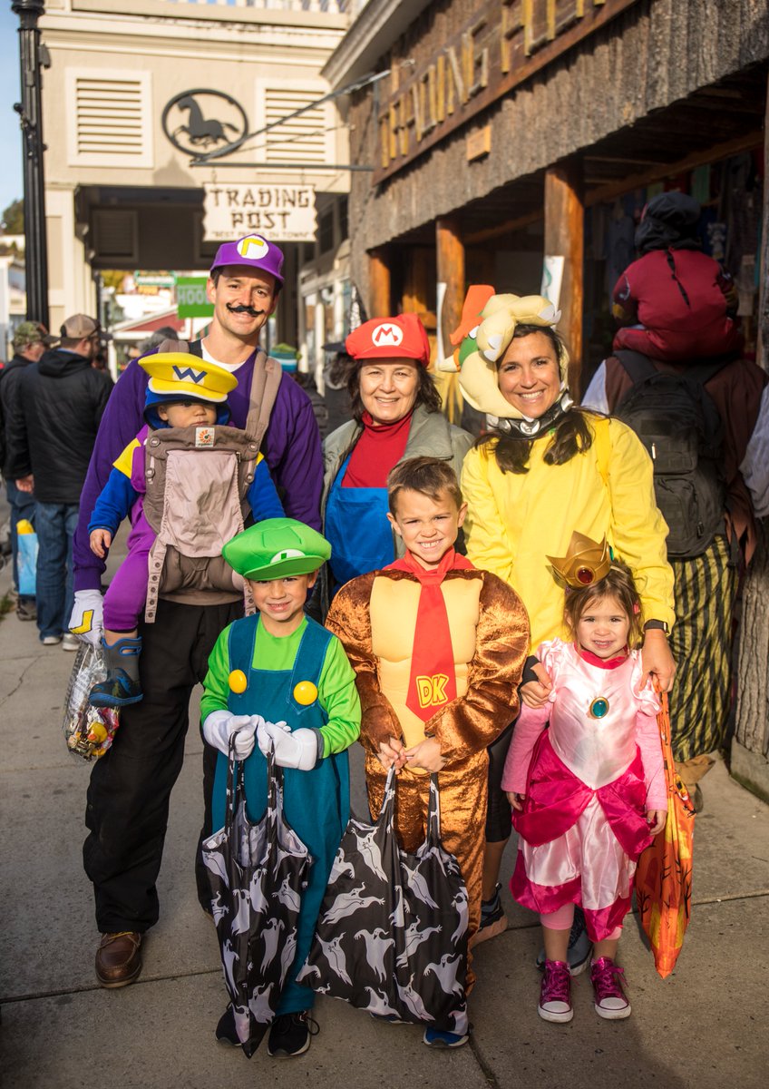 Half marathon, trick or treating, and costume parties! All of Mackinac Island's Halloween Weekend events can be found here! mackinacisland.org/event-calendar…