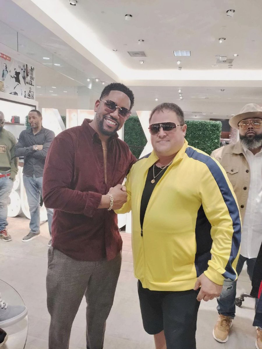 jragmusic's tweet photo. At Neiman Marcus for the Bungee Obleçeni Fashion Event with Darrell Alston (Creator &amp; Designer) 
https://t.co/VH233yHPTH

#jRag #jRagMusic #MindScApe #Bungee #BungeeBrand #BungeeObleceni #Obleceni #Fashion #NeimanMarcus #LifeStyle #Style @neimanmarcus #GQ #Love #Celebrity https://t.co/VEUQYspkBy