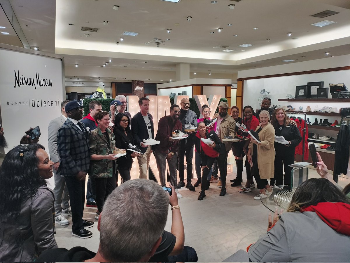 jragmusic's tweet photo. At Neiman Marcus for the Bungee Obleçeni Fashion Event with Darrell Alston (Creator &amp; Designer) 
https://t.co/VH233yHPTH

#jRag #jRagMusic #MindScApe #Bungee #BungeeBrand #BungeeObleceni #Obleceni #Fashion #NeimanMarcus #LifeStyle #Style @neimanmarcus #GQ #Love #Celebrity https://t.co/VEUQYspkBy