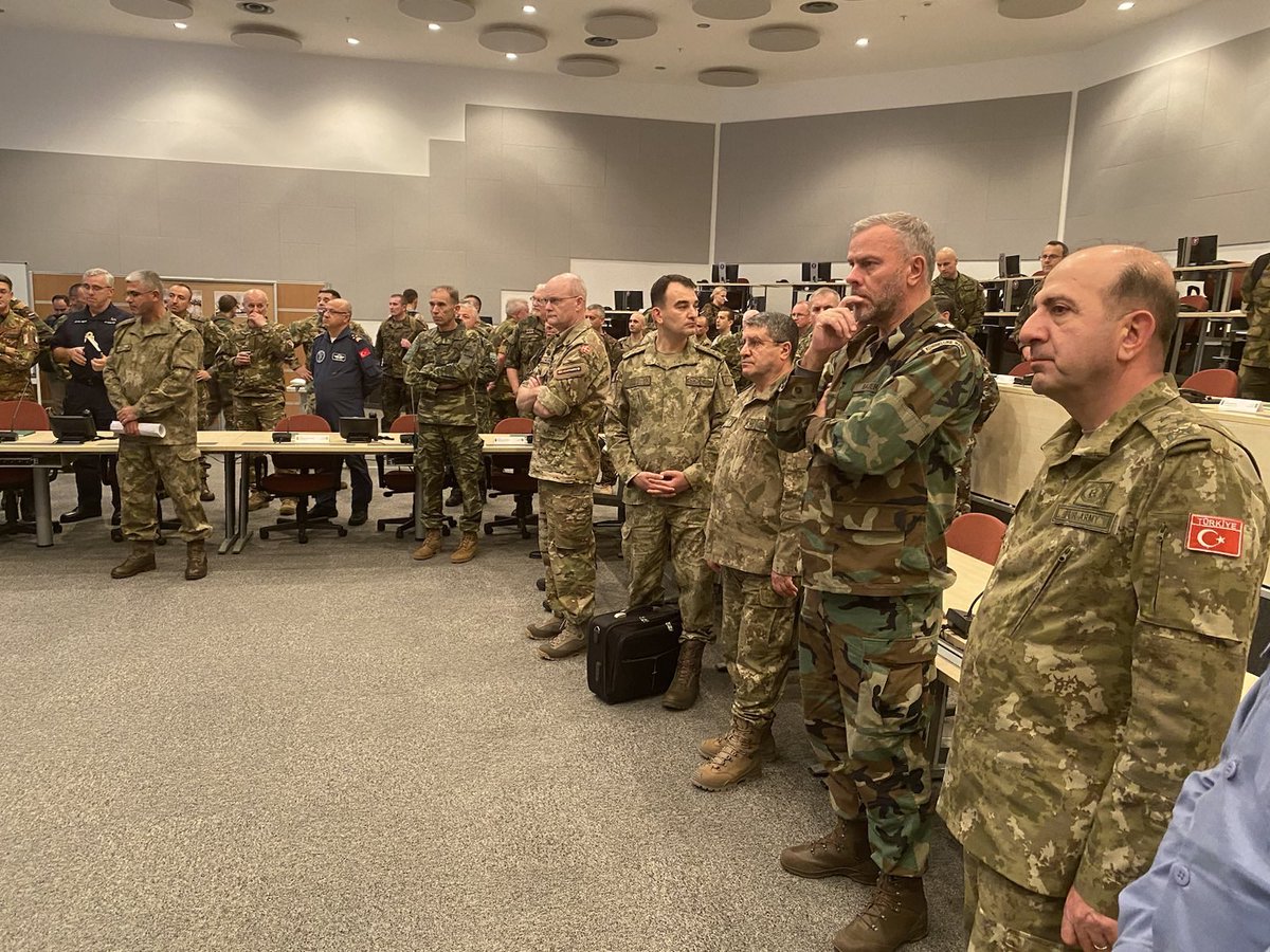 NATO_PASCAD's tweet photo. While in Türkiye, the #NATOMC &amp; Invitees visited the Turkish Multinational Joint Warfare Centre (#MJWC) &amp; the Maritime Security CoE.

Both entities help prepare &amp; train #NATO forces in their respective domains, ensuring they are able &amp; ready to work together on land &amp; at sea. https://t.co/G1QFp2cpC5