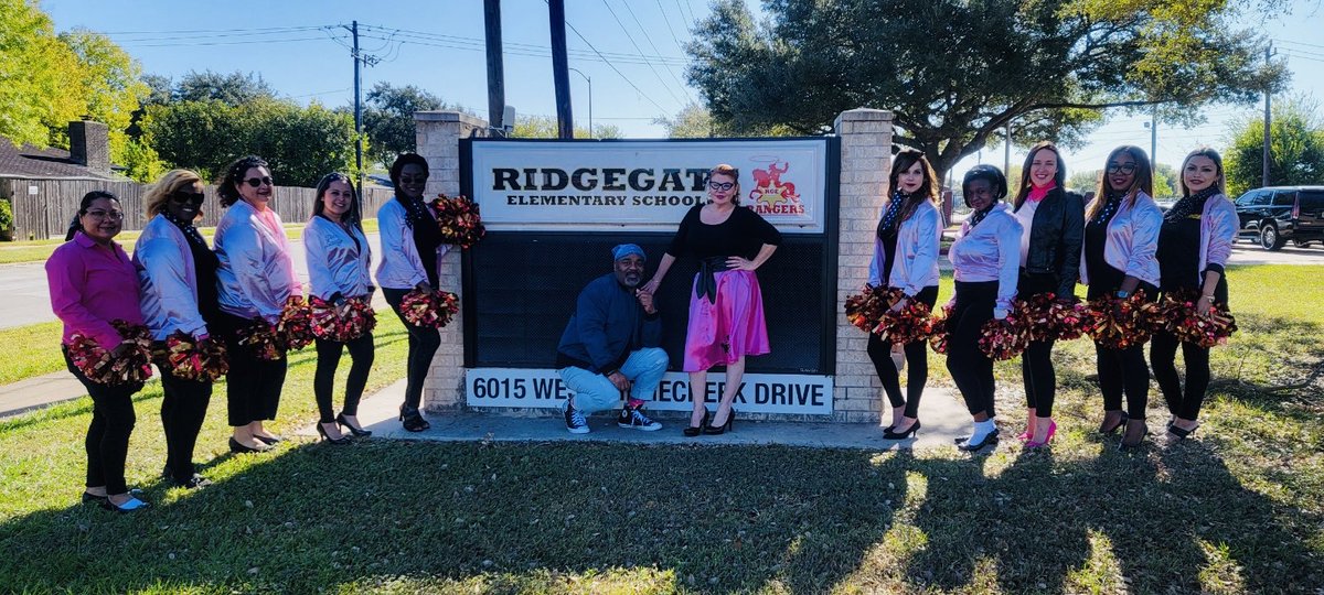 RGE_Rangers's tweet photo. We love our principal❤️👏@DrRivas21 ⁦@Teachersherryj⁩ ⁦@AZamora9213⁩ ⁦@CarlosLewisJr⁩ ⁦@1ntervention1st⁩ ⁦@FTeachingwLove⁩ ⁦@RhondaMason14⁩ ⁦@DrKwabena⁩ ⁦@WendyNunezae⁩ ⁦@FortBendISD⁩ https://t.co/NJr0DmwGwN