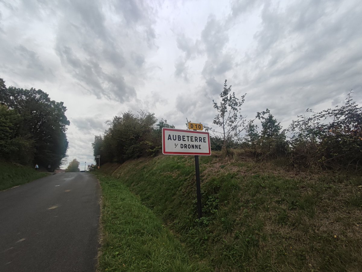 YDoennlen's tweet photo. Aubeterre sur Dronne (16) https://t.co/x26rqWM2vr