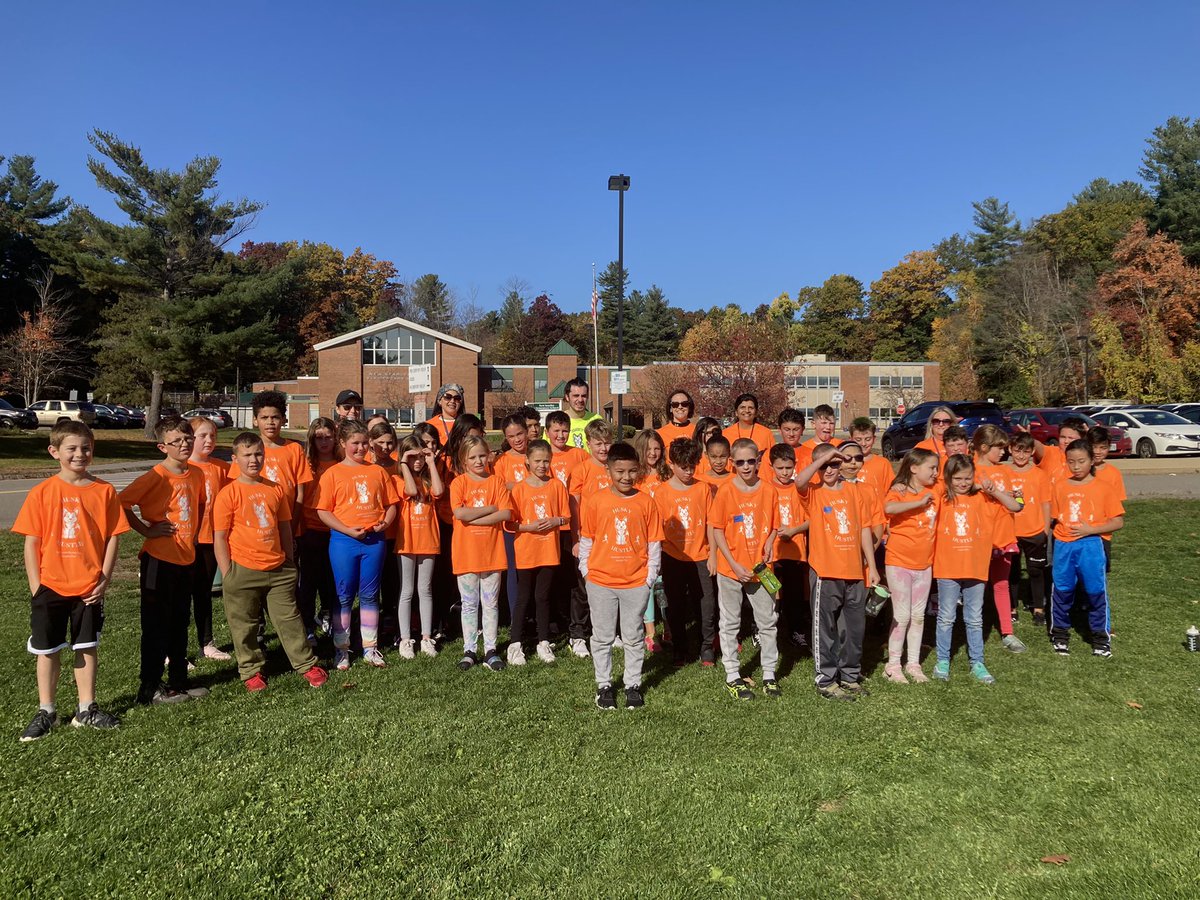 4th grade Husky Hustle! 8 laps in only 32 more to go! <a href="/newsearles1/">New Searles Elementary</a> <a href="/newsearlesart/">Mr. Tselios</a> <a href="/newsearlesmrv/">Chuck Vorias</a> @newsearlespe #OneNashua