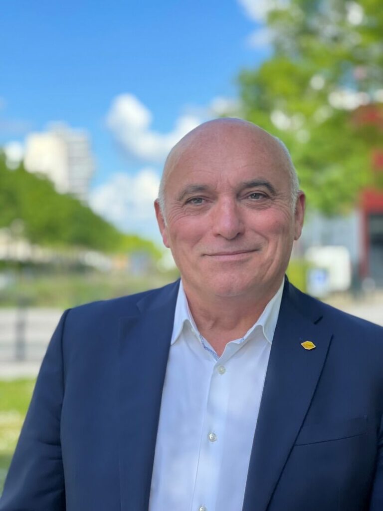 Journal_Agence's tweet photo. Nomination | Loïc Cantin est élu nouveau Président de la FNAIM ⬇️

https://t.co/Smsh6ykzXf @FNAIM #immobilier https://t.co/ESwHROmRmy