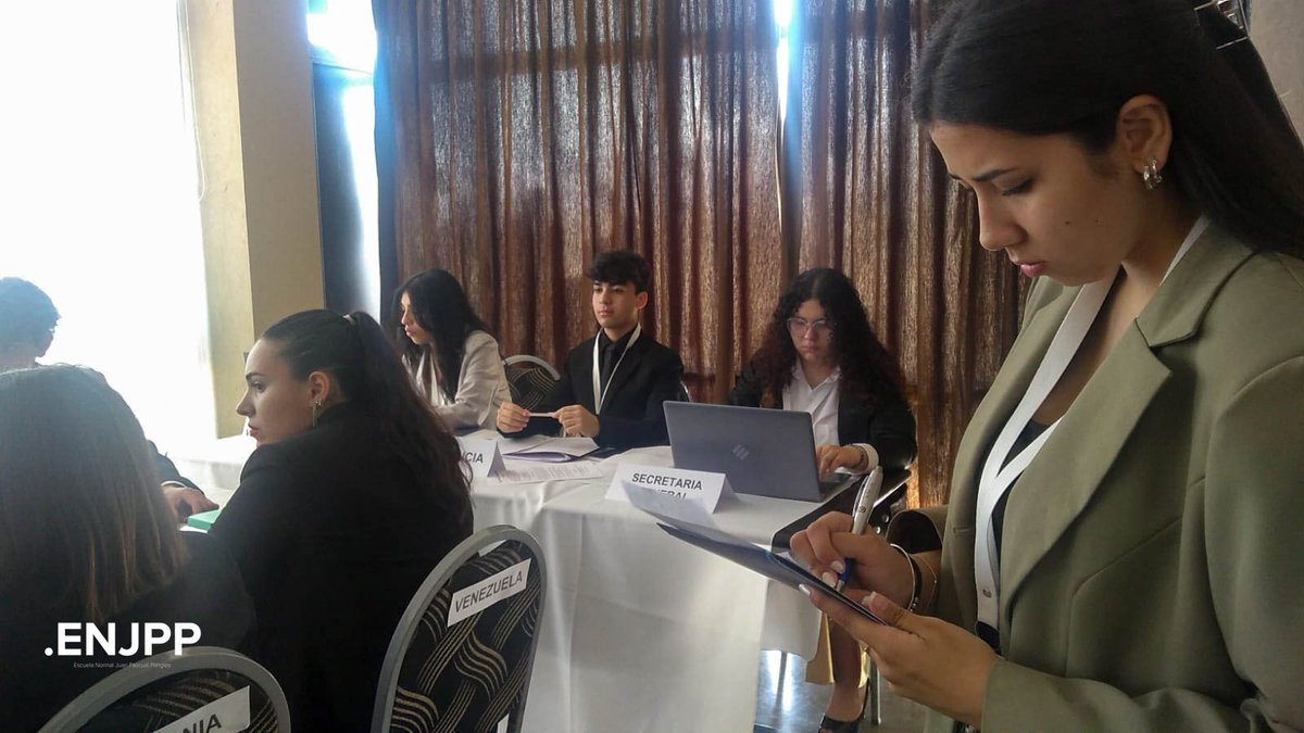 enjpp_edu's tweet image. 🔵Este jueves comenzó el IV Modelo Preuniversitario de las Naciones Unidas, en el que participan estudiantes de diferentes escuelas del país y la Escuela Normal "Juan Pascual Pringles" es anfitriona.

Más información ➡️ bit.ly/3TDKUzq

#LaMixta #ENJPP #ModeloONU #Debate
