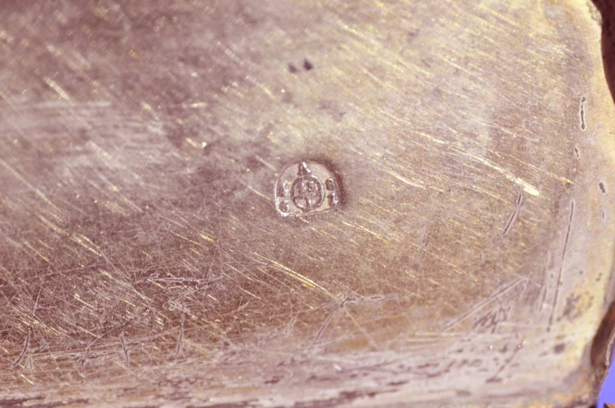 #forsale #zuverkaufen #kaufen #buy at/bei #KuSeRa #onlineshop #antikmarkt #antiquemarket #silber #silver #antiques #antiquitäten #Barock #Baroque #deckeldose  

Baroque #liddedbox from Netherlands 1681 silver 13 Lot - interested? then click here👉👉👉shop.kusera.de/Baroque-lidded…👈👈👈