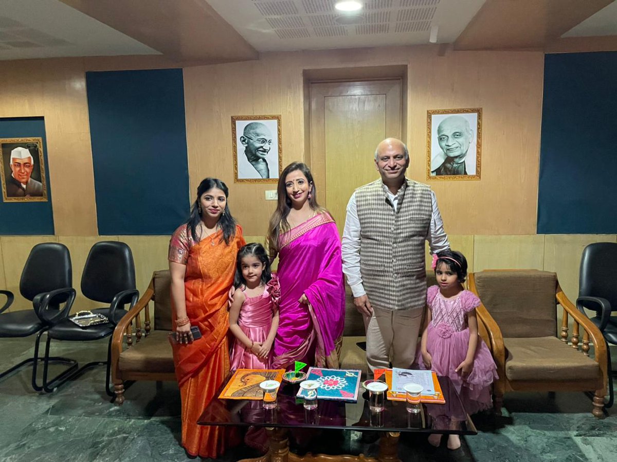 ritu_patheja's tweet photo. Keeping the festive season alive,Ss of Prep C celebrated Diwali with full zeal and fervour through Dance,Nukkad Natak.They also spread the message of #HaritDiwali #vocalforlocal #learningvalues.@ashokkp @y_sanjay @ShandilyaPooja @LoganiKakoli @shikha_kwatra @TanuMathur18 https://t.co/132ZA2kC2S