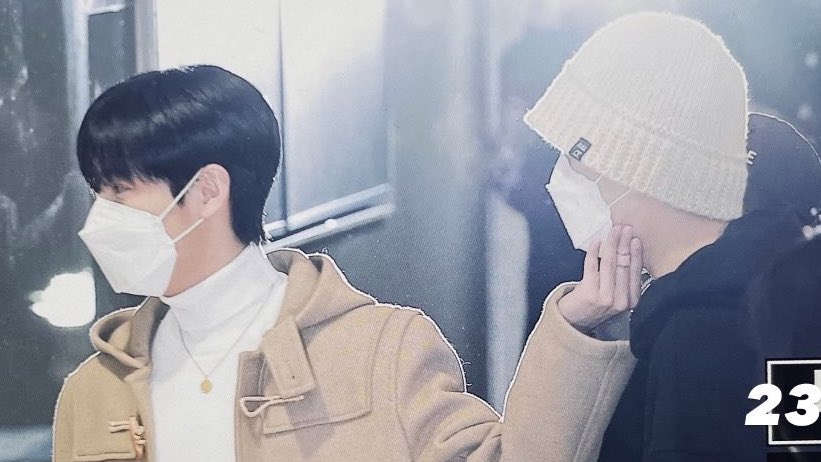 mfaljen's tweet photo. jisung’s hat was given by renjun 🥺 https://t.co/P0PXaBFlcT